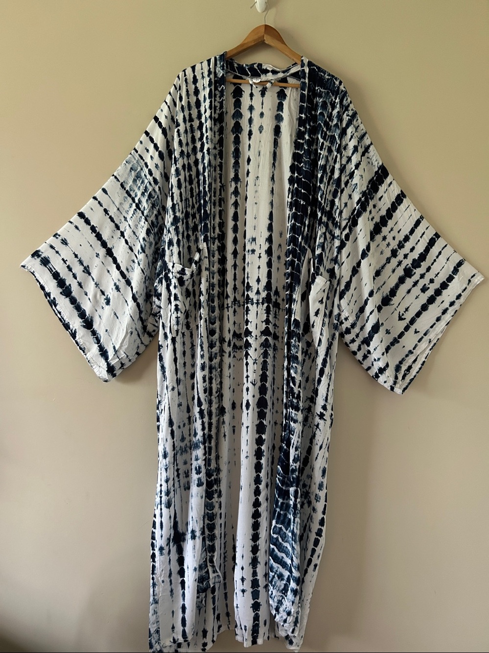 Style Park 1 White & Blue Tie Dye Open Front Duster Kimono
Pockets One Size